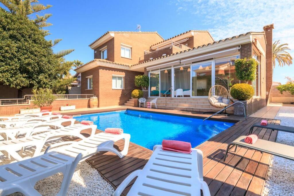 Villa Wine Experience Cambrils - Wine, Art & Games Eksteriør billede