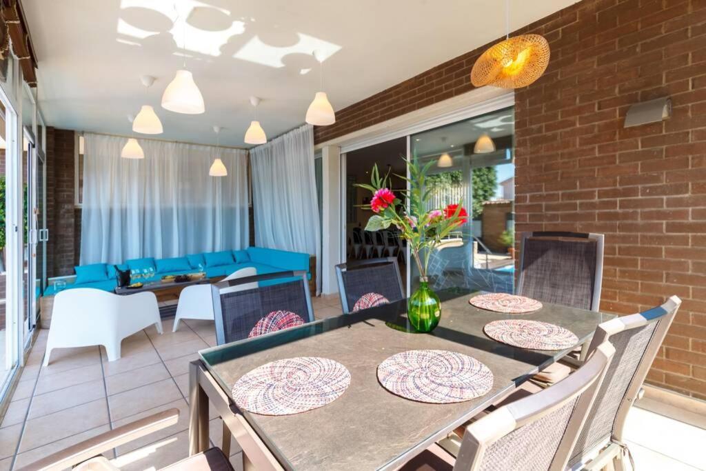 Villa Wine Experience Cambrils - Wine, Art & Games Eksteriør billede