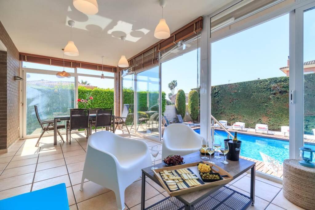 Villa Wine Experience Cambrils - Wine, Art & Games Eksteriør billede